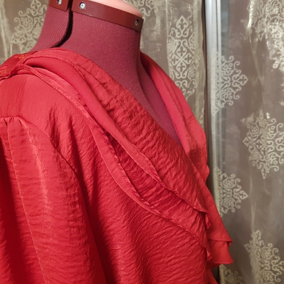 Beautiful red blouse - Picture 2 of 5